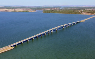 Governador do Tocantins, Wanderlei Barbosa, sancionou a lei de nº 4.392, que denomina a ponte sobre o Lago de Palmas com o nome 
